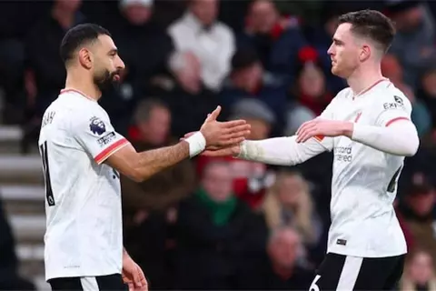 "أسطورة ومثال للجميع".. روبرتسون يغازل صلاح ويحدد موعد رحيله عن ليفربول